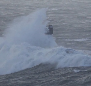 Rough sea at Mid Channel Rock
